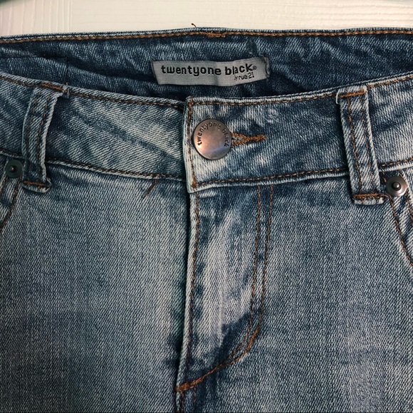 Distressed Jeans - Picture 4 of 6